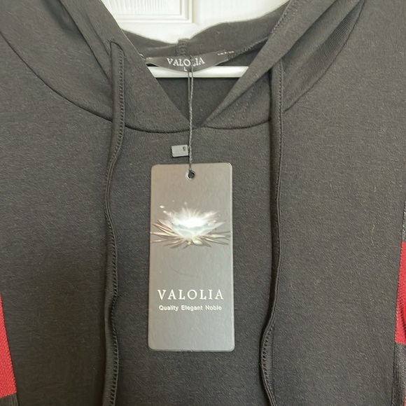 NWT. Valolia red and black tunic top - Picture 3 of 4